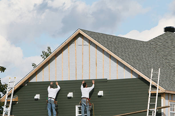 Professional Emergency Siding Repair technician working in Charlotte, TN